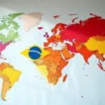 Tarifaço dos EUA ameaça economia brasileira e gera impacto em Minas Gerais