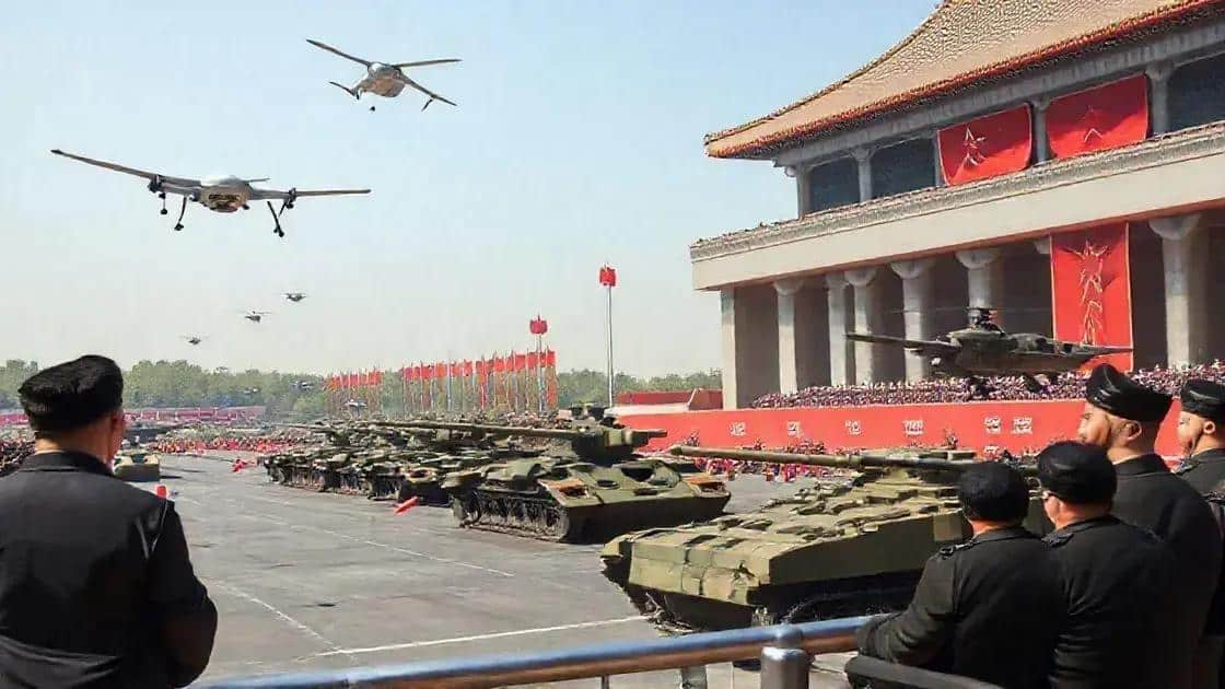 Armamento moderno em exibição: drones, tanques e helicópteros sob os olhos de líderes Armamento moderno em exibição: drones, tanques e helicópteros sob os olhos de líderes