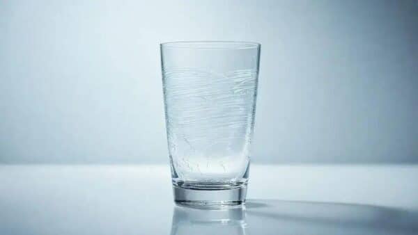 Como o som pode quebrar vidro? A intrigante ciência da ressonância