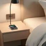 Mesas de cabeceira com carregamento USB e sem fio transformam o quarto