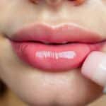 Balm labial que muda de cor pelo calor viraliza entre jovens