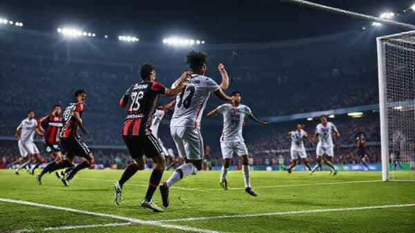 Figueirense goleia Joinville por 4 a 1 e encaminha título da Copa SC