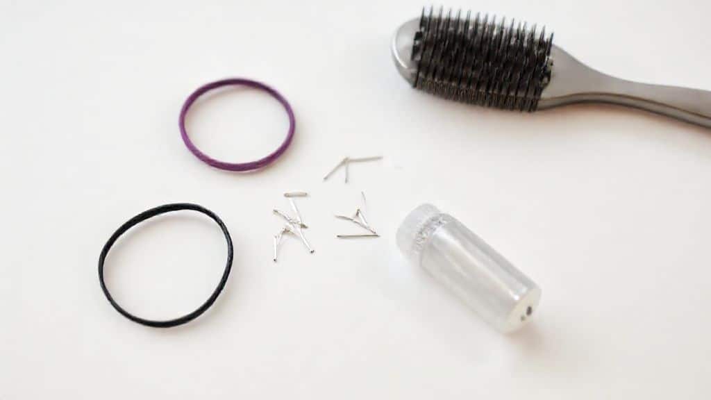 Materiais simples para o penteado rápido Materiais simples para o penteado rápido