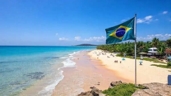 Praia do Molhe de Itajaí conquista Bandeira Azul e destaca turismo sustentável
